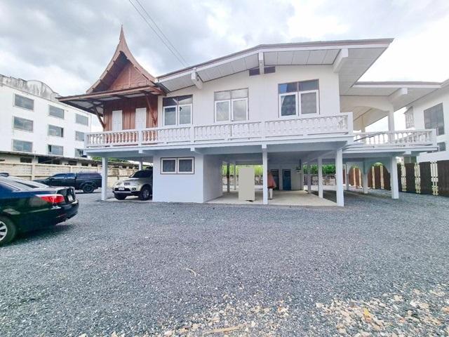 รร.เตรียมอุดมศึกษาน้อมเกล้า 500ม. ให้เช่าบ้านเดี่ยว 2 ชั้น 40ตร.วา. 160ตร.ม. 3นอน 2 น้ำ รร.นานาชาติฮีทฟิลด์ 1กม. MRT สัม 1