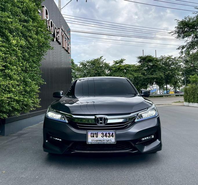 รหัสรถ AP3434 Honda Accord 2.0 HYBRID ปี 2017 สีเทา