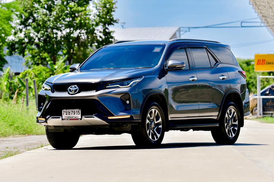 🎯 TOYOTA Fortuner 2.4 Leader A/T ปี 2023 💯🚘 รถสีเทา 🚘💯 รถบ้านแท้ มือเดียวป้ายแดง 💯🕰 รูปที่ 2