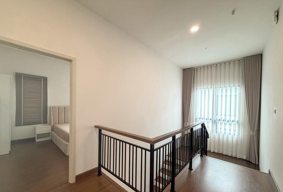 🏡🔥 ให้เช่าบ้านหรู BRITANIA BANGNA–SRIVAREE บ้านหลังมุมติดสวน! 4 ห้องนอน 5 ห้องน้ำ จอดรถ 3 คัน ค่าเช่า 79,000 บาท/เดื 20