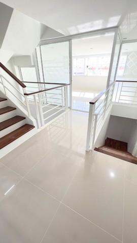 ให้เช่าทาวน์โฮม 4 ชั้น 200 ตร.ม ซอยนวมินทร์ 77 ย่านนวมินทร์ โพธิ์แก้ว บางกะปิ รีโนเวทใหม่ ใกล้เดอะมอลล์บางกะปิ เลียบด่วน