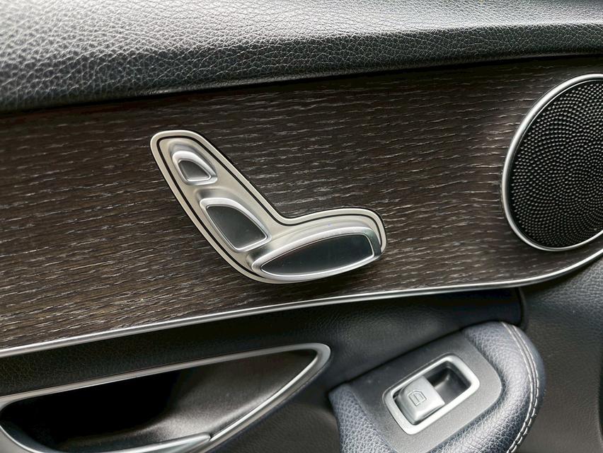 Benz C220d ปี19 14