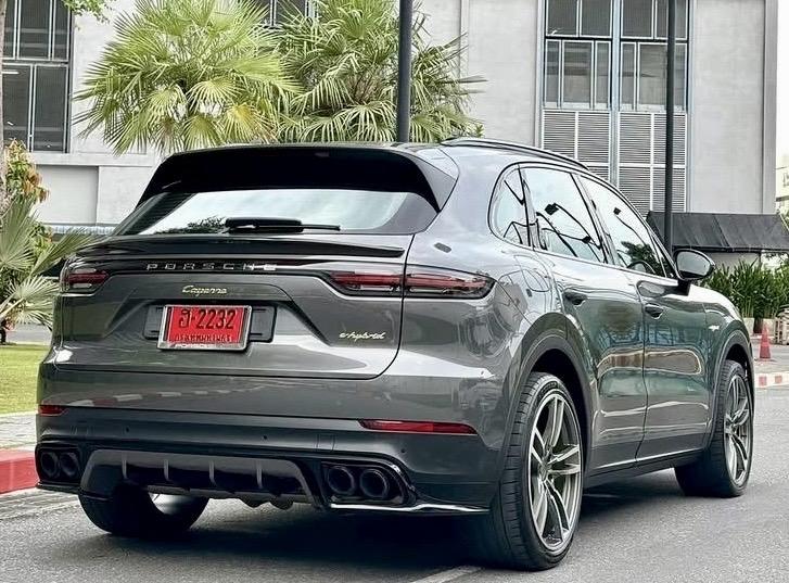 Porsche Cayenne SUV Plug in Hybrid