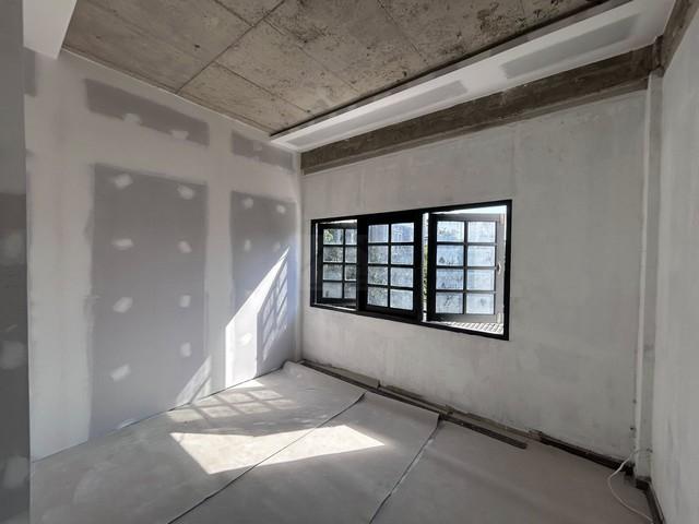 ขายโฮมออฟฟิศ 3.5 ชั้น 300 ตรม. ซอยพร้อมศรี ถนนสุขุมวิท 39 ใจกลางสุขุมวิท BTS พร้อมพงศ์ 6