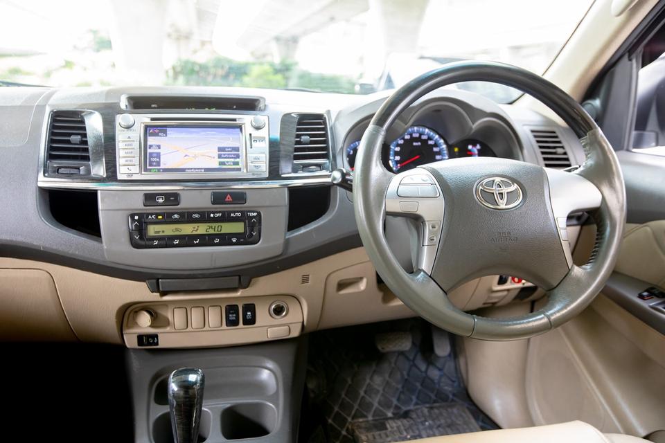 TOYOTA FORTUNER 3.0V สีเทา ปี2013 เกียร์ออโต้  15