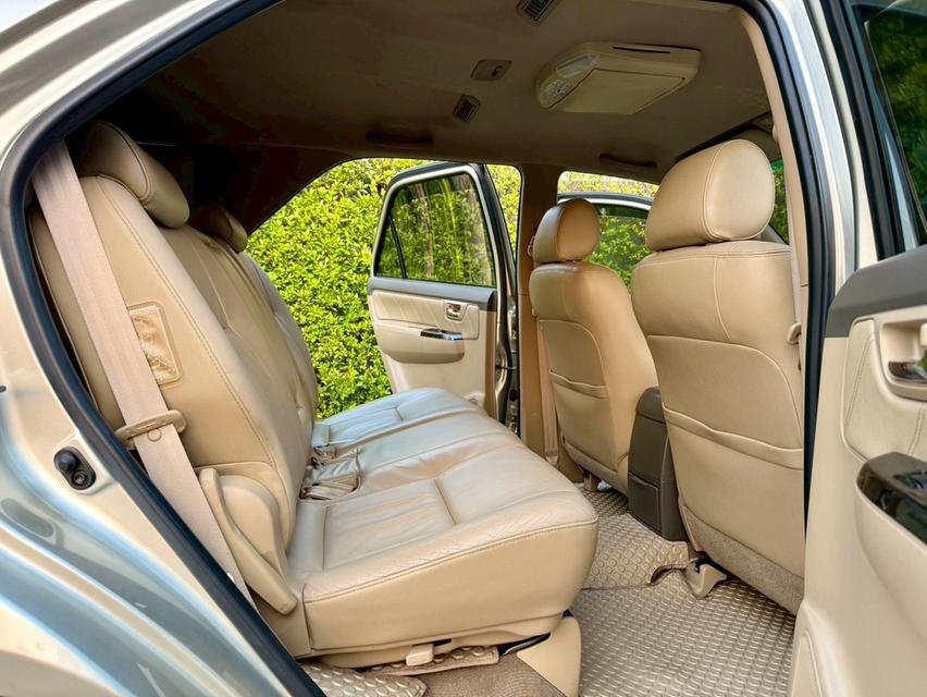 Toyota Fortuner 2.7V auto ปี 2013 โฉมหน้าแชมป์ สีบรอนซ์ทอง เจ้าของดูแลอย่างดี มือเดียว รูปที่ 9