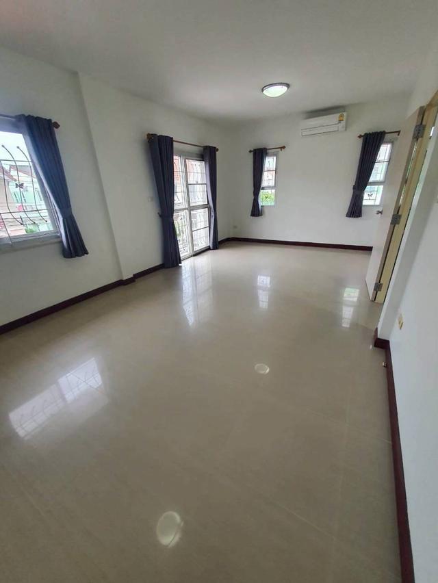 ขายบ้านทาวน์เฮ้าส์มุมด่วน 16