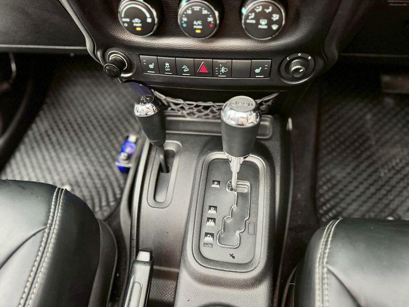 Jeep Wrangler Sahara 2.8 diesel 4wd Overland unlimited เน้นๆไมล์ 60,xxx กม. สีดำ ปี 2012 12