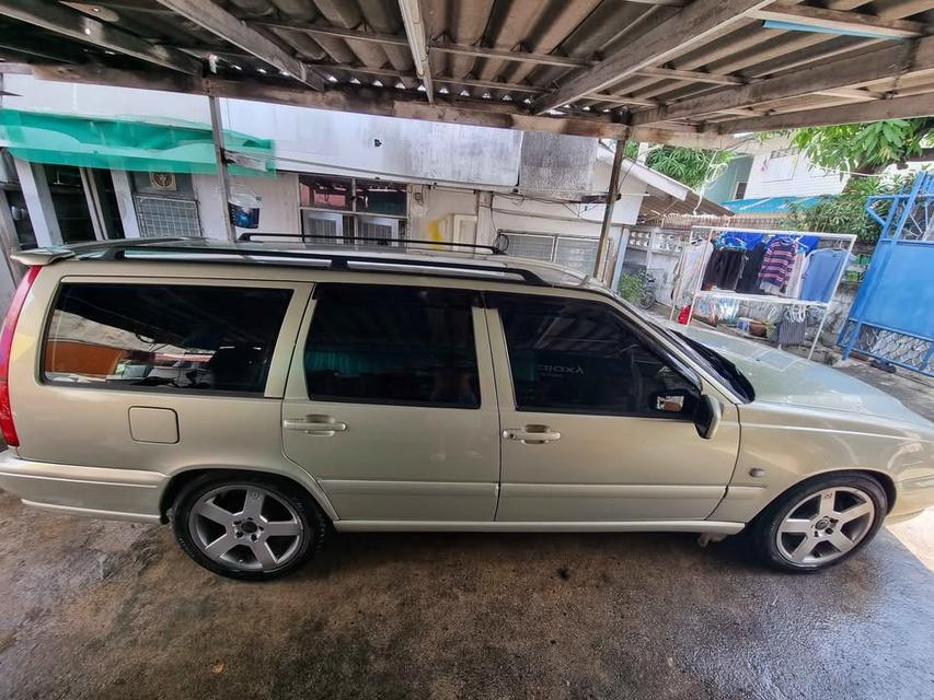 ปล่อย Volvo V70