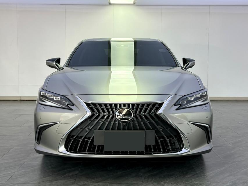 Lexus ES 300h Grand Luxury 2024 2