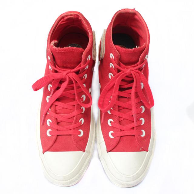 CONVERSE ผ้าใบหุ้มข้อมือสอง สีแดงสักหลาด พื้นสองสี สภาพเหมือนใหม่ จัดส่งฟรี!!! เก็บปลายทาง