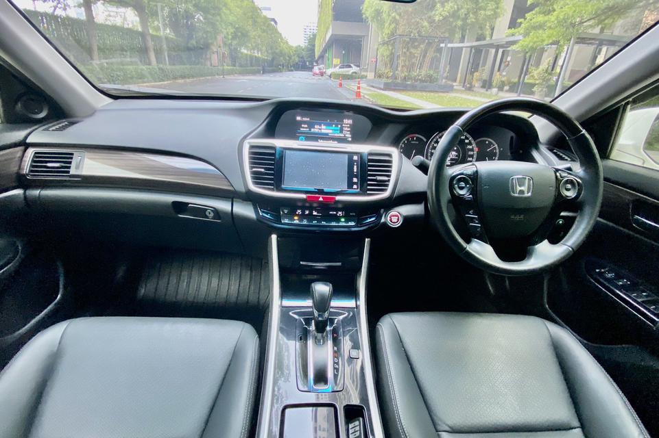 Honda Accord 2.0 E ปี  2016 4