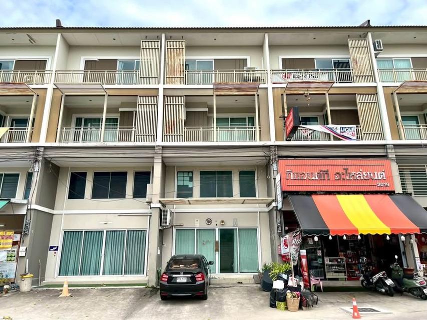 ขายอาคารพาณิชย์ 3.5 ชั้น พฤกษาวิลเลจ 28 ซีนเนอรี รัตนาธิเบศร์-บางใหญ่ (Pruksa Village 28 Scenery Rattanathibet - Bangyai) ใกล้เซ็นทรัลเวสต์เกต 1
