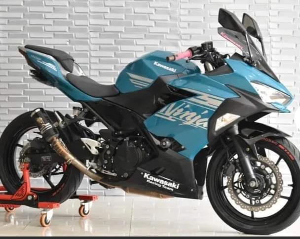 Kawasaki Ninja H2R สีฟ้าดำ 1