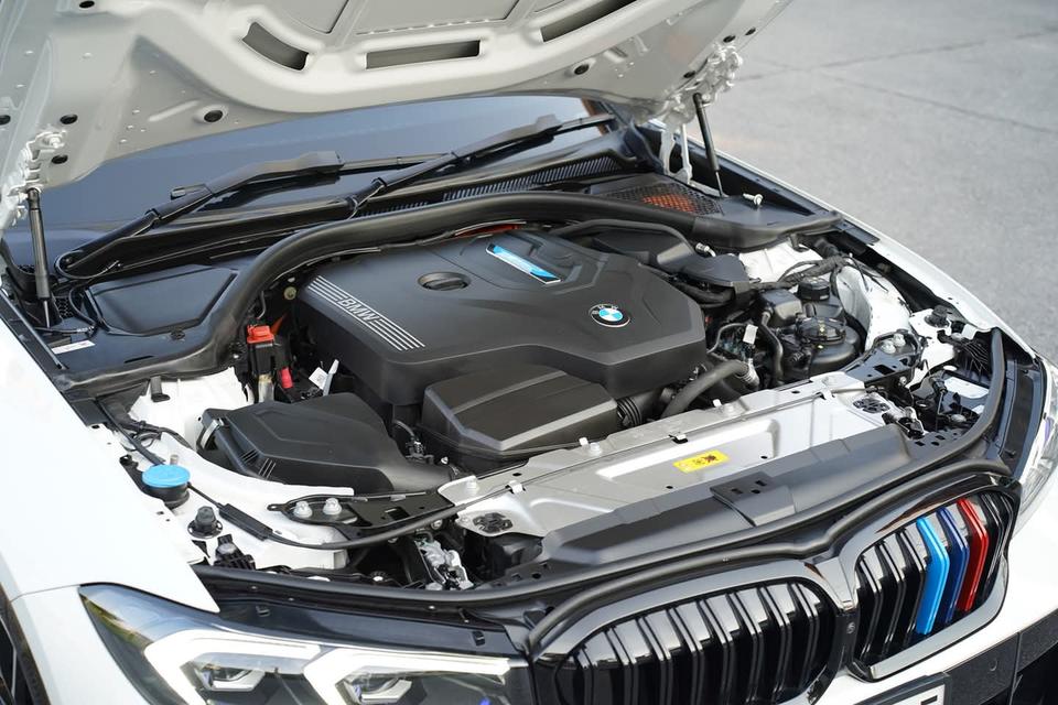 330e M Sport Plug-in Hybrid 11