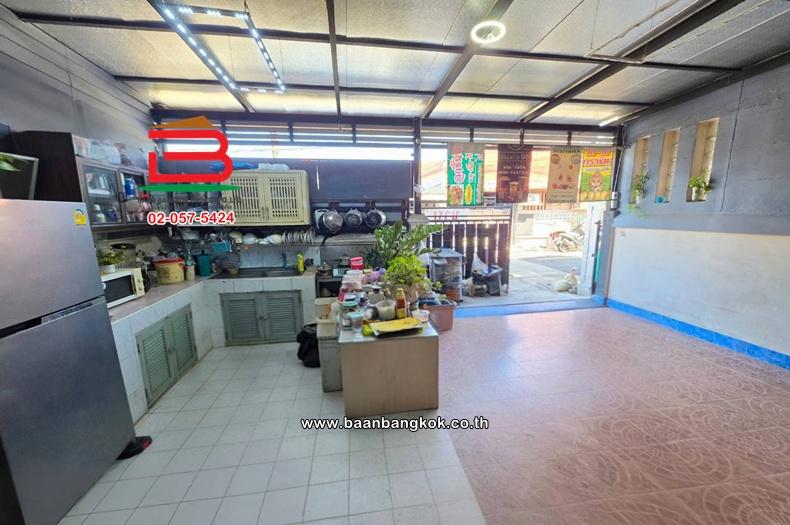 ทาวน์เฮาส์ ชั้นเดียว เนื้อที่ 21 ตร.ว. หมู่บ้านเคหะธานี 3 ซอยนวมินทร์ 74 แยก 3-8-8 ถนนนวมินทร์ แขวงรามอินทรา เขตคันนายาว 4