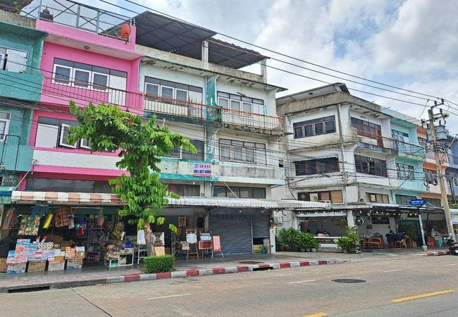 ขายอาคารพาณิชย์ ติดถนนลาดพร้าววังหิน ลาดพร้าว กรุงเทพ เนื้อที่ 32 ตร.ว. 1 คูหา 3 น้ำ 2