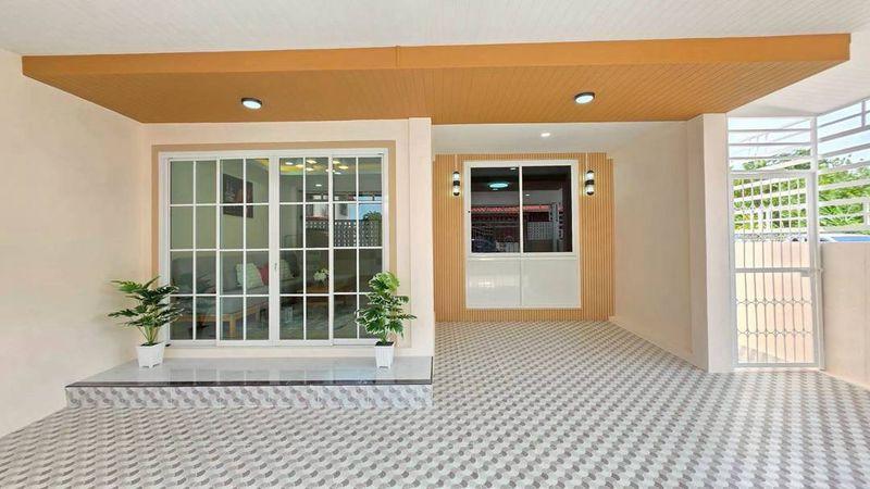 🪴หมู่บ้านพระปิ่น3  บางใหญ่ 🪴ทาวน์เฮ้าส์ 2 ชั้น หลังริม  มีระเบียงรับลมด้านหลังบ้าน มีพื้นที่ด้านข้าง  หมู่บ้านติดถนนกาญจนาฯ บางใหญ่ 7