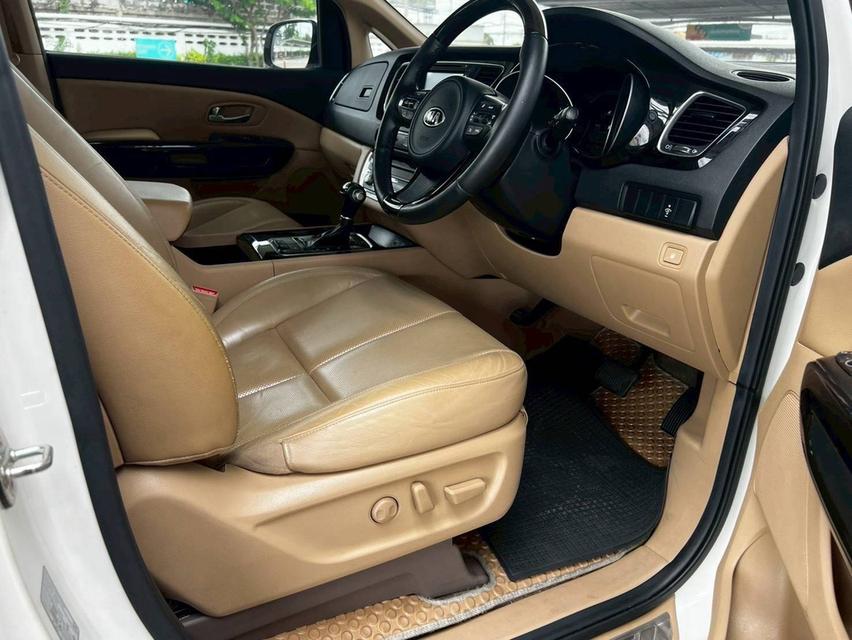 Kia Grand Canival 2.2EX (11ที่นั่ง) ปี 2015 จด 2017 สีขาว รูปย่อยที่ 4