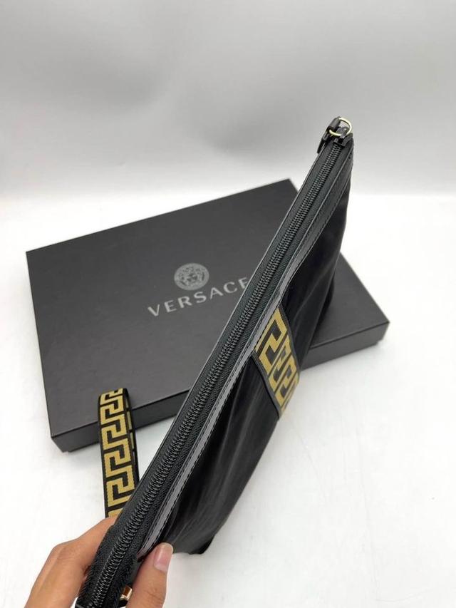 Versace La Greca Clutch Bag มีอุปกรณ์ครบกล่อง 4