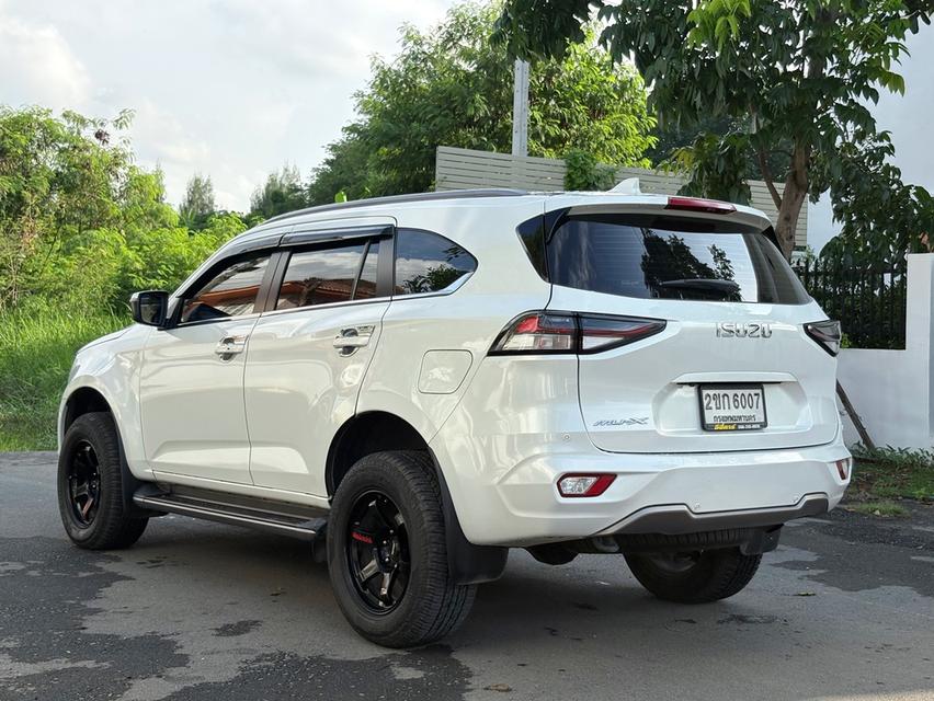 Isuzu mu-x 13