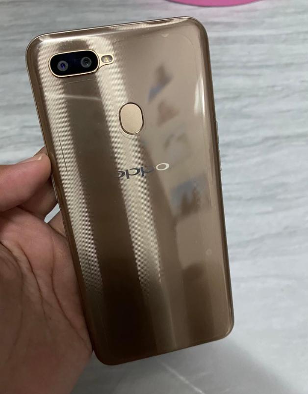 Oppo A7 สีทองสภาพดี 2