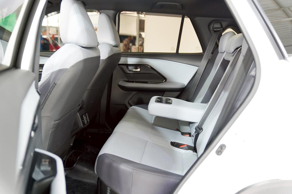 TOYOTA YARIS CROSS 1.5 HEV PREMIUM LUXURYAT ไมล์ 2 หมื่น โทร.0922639576 เอ๋