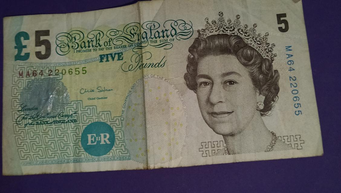 ธนบัตรต่างประเทศ  5 ปอนด์ แบบกระดาษ