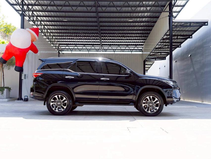 Toyota Fortuner 2.4G ปี22 4