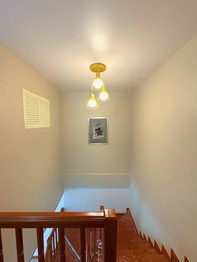 หมู่บ้านบุศรินทร์    9