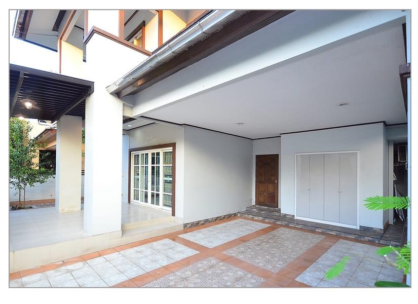 บ้านเดี่ยว 2 ชั้นหมู่บ้านปรีชา(ร่มเกล้า)  รีโนเวทใหม่สวยมาก ทำเลดีสุดๆ ติดถนนร่มเกล้า 3
