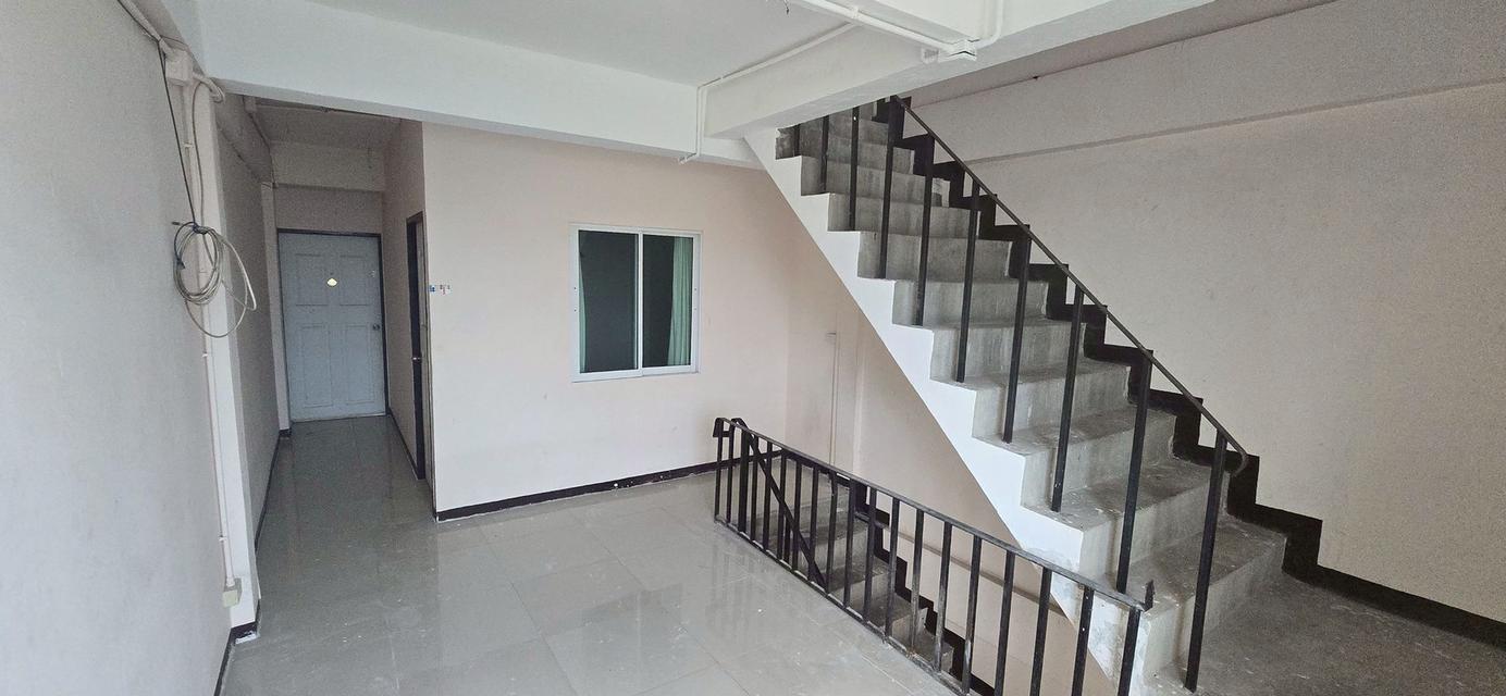 ขายอาคารพานิช 2.2 ล้าน ซอยเสรีไทย72 ใกล้สี่แยกมีนบุรี หลังรพ.เสรีรักษ์ 9