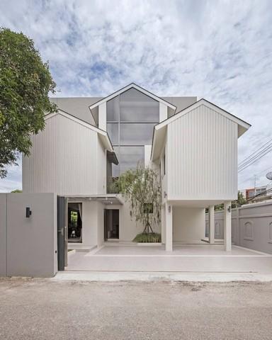 รหัสC7006 ขาย ให้เช่าบ้านเดี่ยวตกแต่งพร้อมอยู่ ซอยปรีดีพนมยงค์ 14 ใกล้เอกมัย ทองหล่อ 1