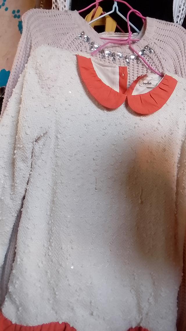 เสื้อแขนยาวสีขาวปกคอสีส้ม