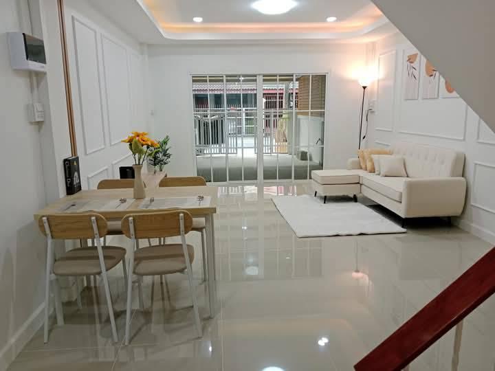 ขายบ้าน 2 ชั้น รีโนเวทใหม่ทั้งหลัง ใจกลางเมือง ถนนเสือป่า ซอย 4 ต.หน้าเมือง ราชบุรี ใกล้โรบินสัน ตลาดศรีเมือง 5