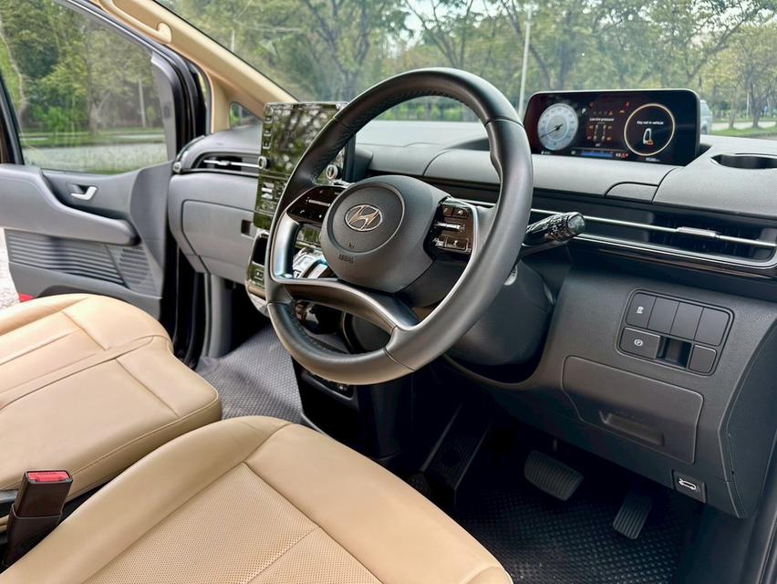 Hyundai Staria 2.2 Diesel SEL 8AT ปี 2022  เลขไมล์ 9x,xxx km. วารันตีศูนย์ยาวๆ 5ปี 13