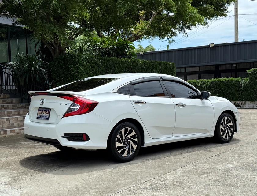 2018 HONDA CIVIC FC 1.8 EL รถมือเดียวออกป้ายแดง รถวิ่งน้อย เข้าศูนย์ทุกระยะ รถไม่เคยมีอุบัติเหตุครับ
