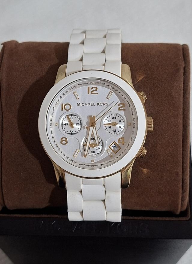 นาฬิกา Michael Kors มือสอง ใช้เอง นาฬิกาไม่เดิน มีกล่อง ใบ อุปกรณ์ ครบค่ะ