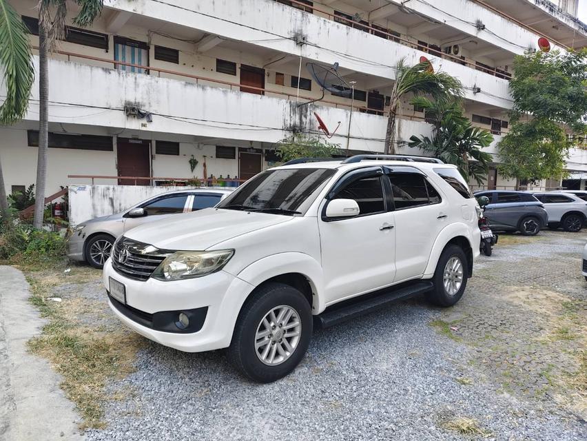 toyota fortuner 2.7v ปี 2012