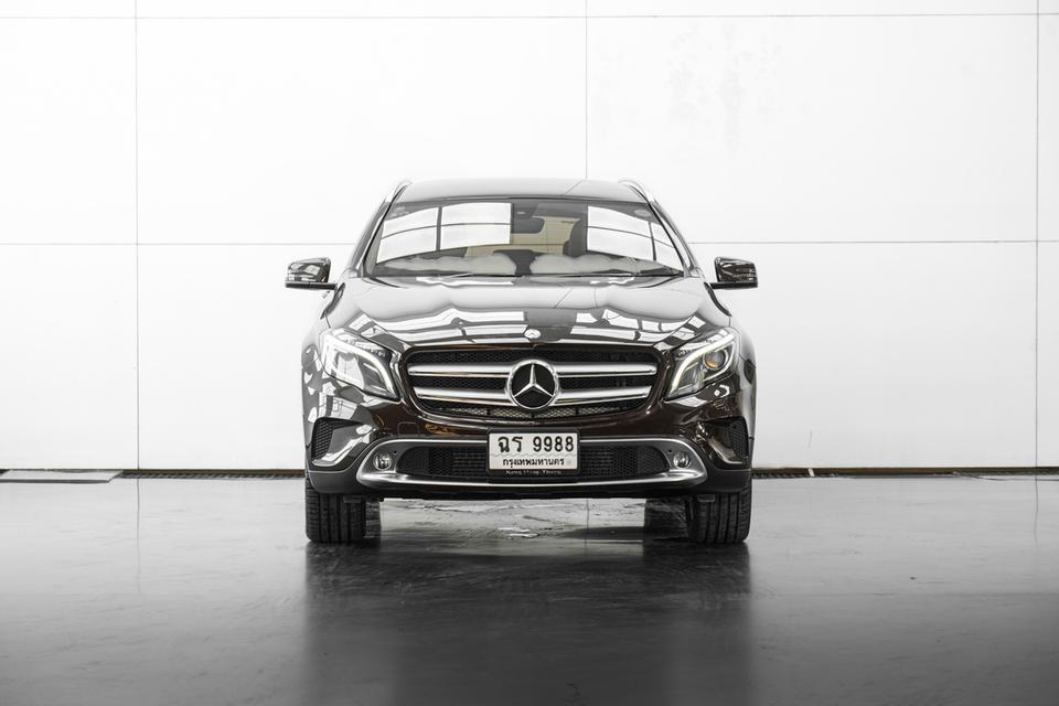 2016 Mercedes-Benz GLA200 W156 1.6 Urban SUV สีน้ำตาล เลขไมล์ 107619 กม.