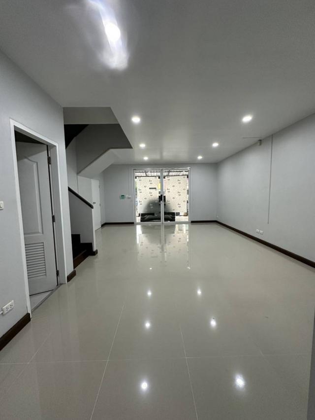 ให้เช่า ทาวน์โฮม หมู่บ้าน นัมเบอร์วัน นา-ราม 2 252 ตรม 23.6 ตรว 2