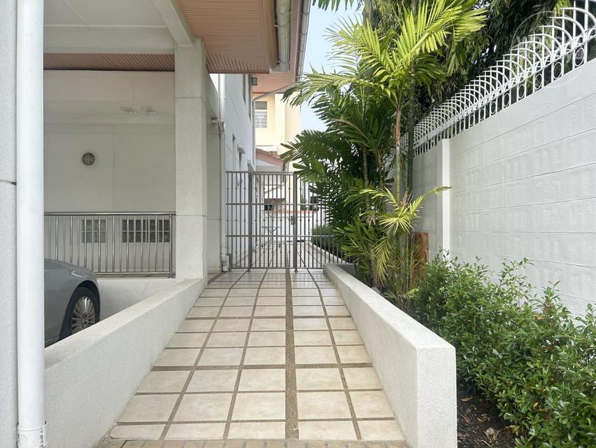 ขายบ้านเดี่ยว หมู่บ้านเมืองทอง 2 โครงการ 3 พัฒนาการ 53 สไตล์ Old Money ออกแบบโดยสถาปนิกชั้นนำ ขนาด 158 ตร.วา ใกล้รถไฟฟ้าหัวหมาก 2 สาย 19