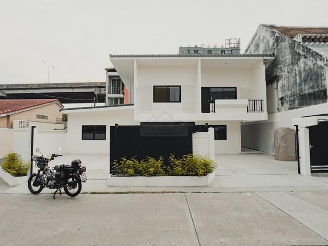 ให้เช่า ขาย บ้านเดี่ยว หลังมุม ซอยพัฒนาการ 12 ใกล้ทางด่วน เอกมัย ทองหล่อ บ้าน renovate ใหม่ ทั้งหลัง พื้นที่โปร่ง สบาย เหมาะทำออฟฟิศขนาดเล็ก 12