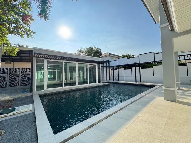 ให้เช่าบ้านเดี่ยว 200 ตรว. 5นอน เพอร์เฟค มาสเตอร์พีช พระราม9 มีสระว่ายน้ำ พร้อมเรือนรับรอง ใกล้มหาวิทยาลัยสแตมป์ฟอร์ด ใก 3