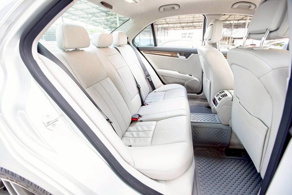 Benz C200 CGI BE สีดำ ปี 2011 สีเทา 12