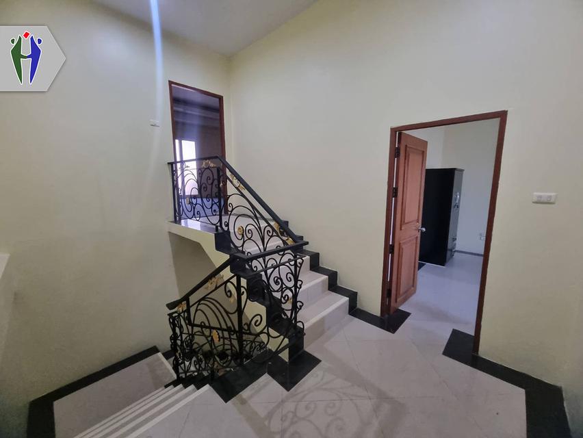 อาคารพาณิชย์ให้ พัทยาใต้ สายสาม ทำธุรกิจได้ พร้อมเข้าอยู่ • อาคารพาณิชย์ 3 ชั้น 24 ตารางวา • มีที่จอดรถหน้าตึก • มีห้องน้ำทุกชั้น • เฟอร์นิเจอร์บางส่ว 5