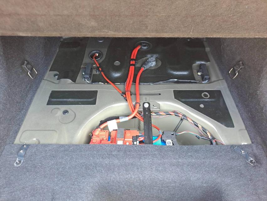 BMW 520d (F10) ปี2011 รถสภาพสวยเดิมๆไม่เคยมีอุบัติเหตุ สีเทา 16