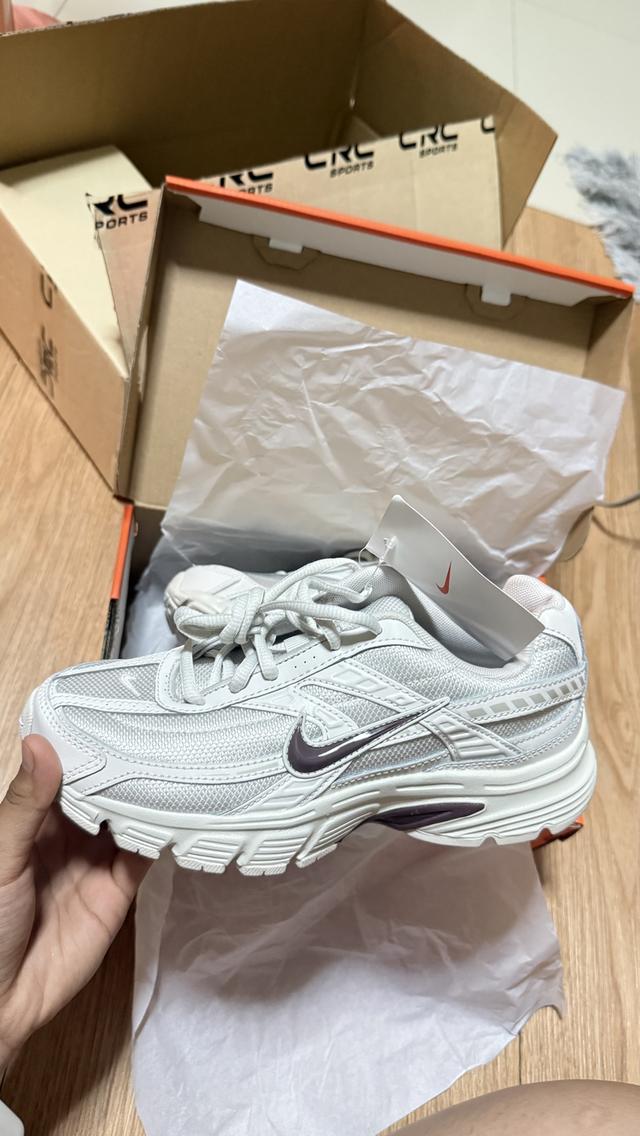 รองเท้าNike Initiator
