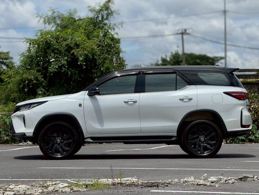 2022 TOYOTA FORTUNER Legender RWD 2.8 4WD รุ่นพิเศษ 60th รถใหม่ ไมล์น้อย