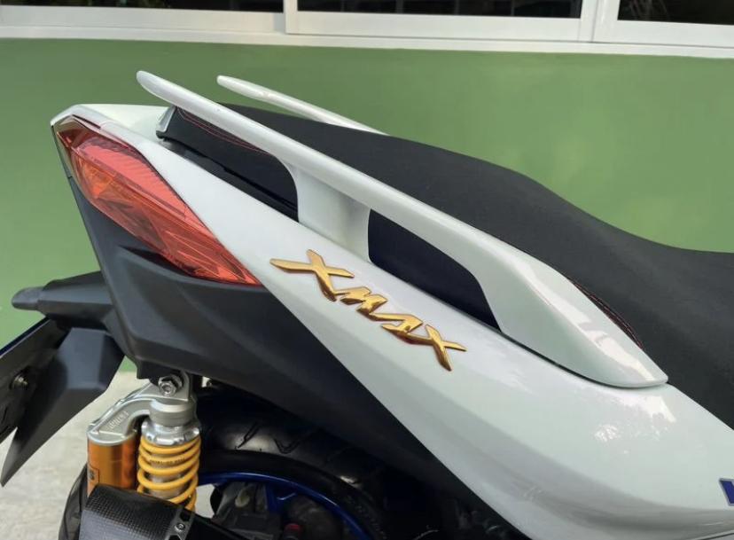 Yamaha Xmax 300 สีขาวล้อน้ำเงิน 4